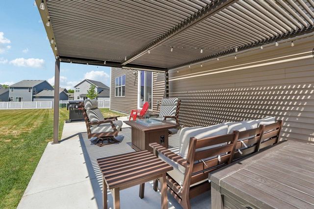 392 Campo Lane, Oregon, WI 53575