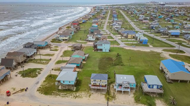 104 Beach Drive, Surfside Beach, TX 77541