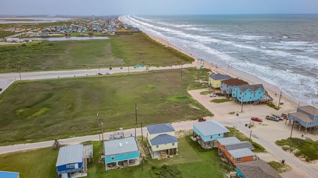 104 Beach Drive, Surfside Beach, TX 77541
