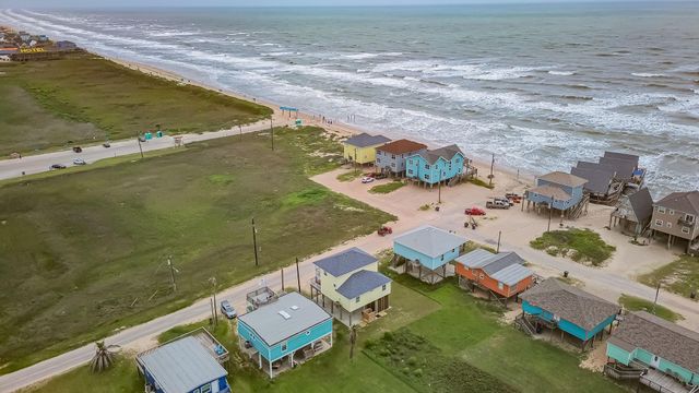 104 Beach Drive, Surfside Beach, TX 77541