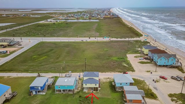 104 Beach Drive, Surfside Beach, TX 77541