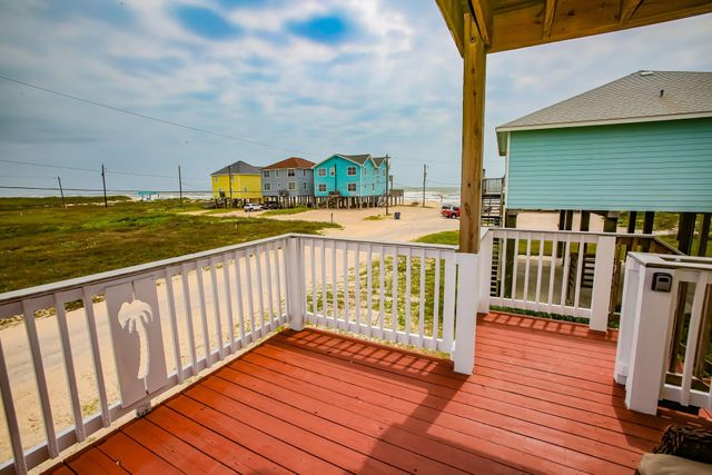 104 Beach Drive, Surfside Beach, TX 77541
