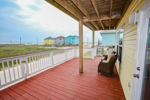104 Beach Drive, Surfside Beach, TX 77541