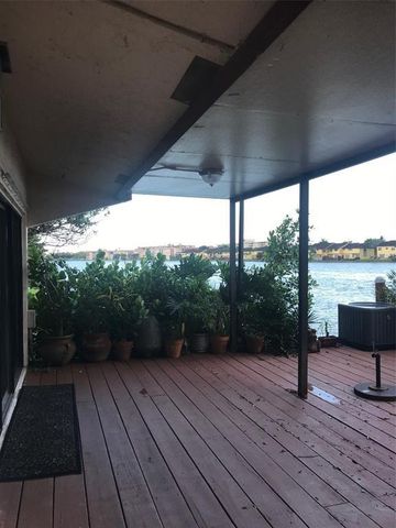 598 NE 199th Ter 6Y, Miami, FL 33179