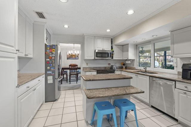 3374 SE Fairway E, Stuart, FL 34997