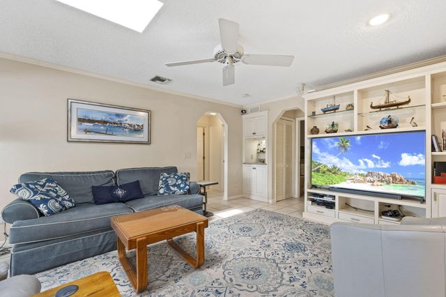 3374 SE Fairway E, Stuart, FL 34997