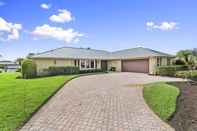 3374 SE Fairway E, Stuart, FL 34997