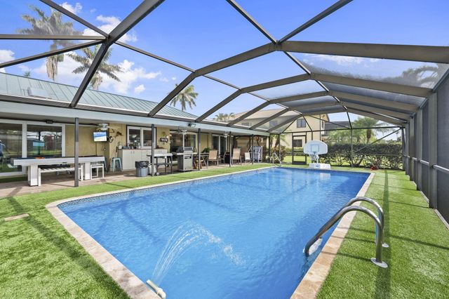 3374 SE Fairway E, Stuart, FL 34997
