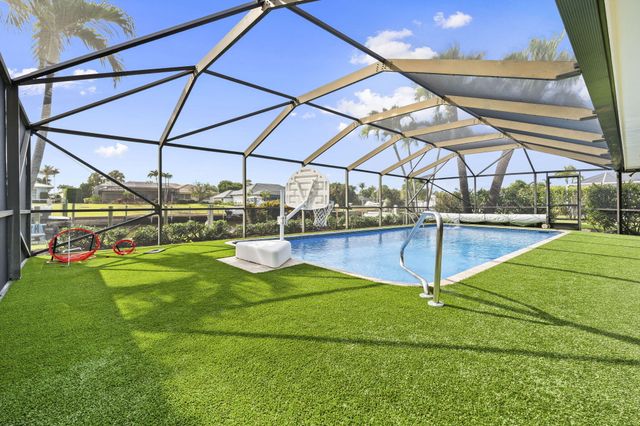 3374 SE Fairway E, Stuart, FL 34997