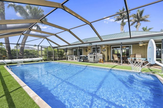 3374 SE Fairway E, Stuart, FL 34997