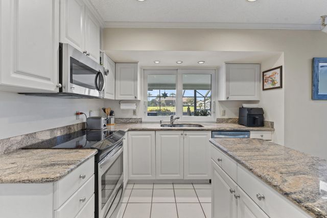 3374 SE Fairway E, Stuart, FL 34997