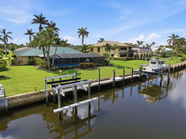 3374 SE Fairway E, Stuart, FL 34997