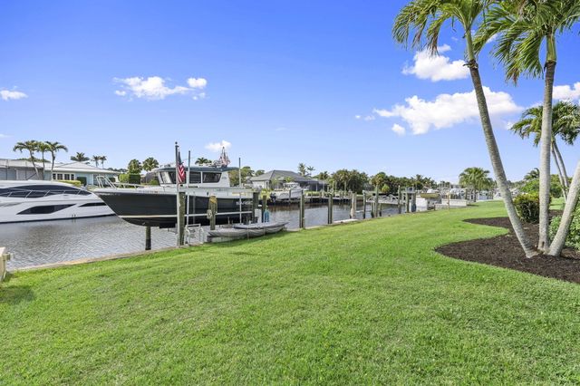 3374 SE Fairway E, Stuart, FL 34997
