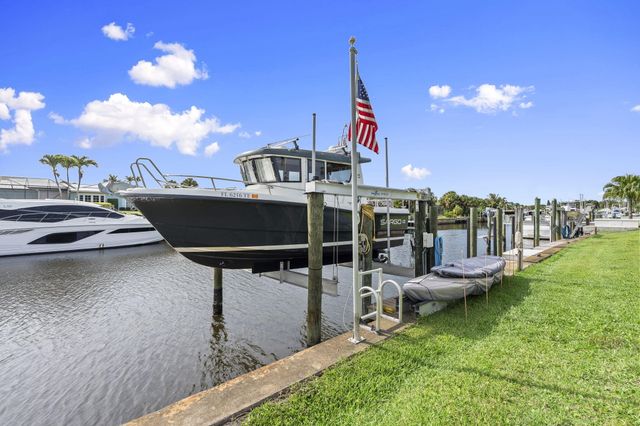 3374 SE Fairway E, Stuart, FL 34997