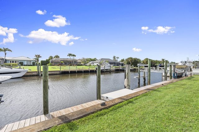 3374 SE Fairway E, Stuart, FL 34997