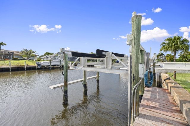 3374 SE Fairway E, Stuart, FL 34997