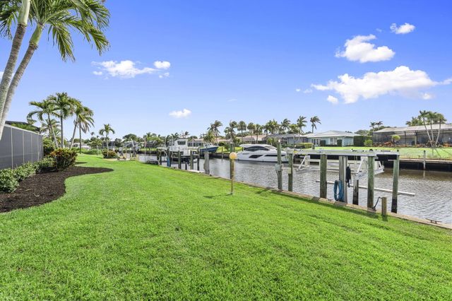 3374 SE Fairway E, Stuart, FL 34997