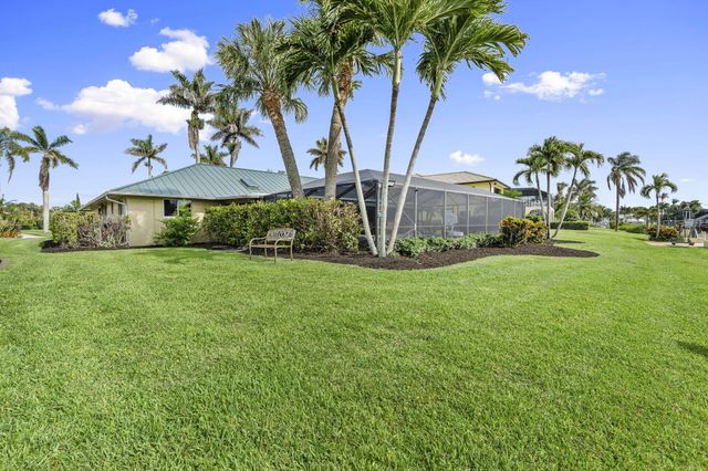 3374 SE Fairway E, Stuart, FL 34997
