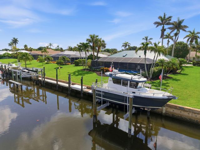 3374 SE Fairway E, Stuart, FL 34997