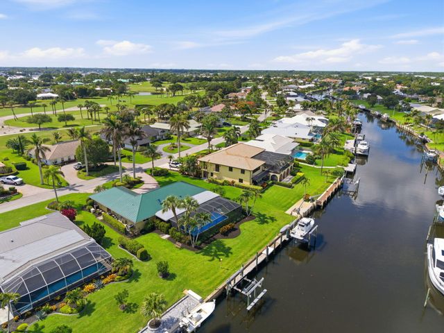 3374 SE Fairway E, Stuart, FL 34997