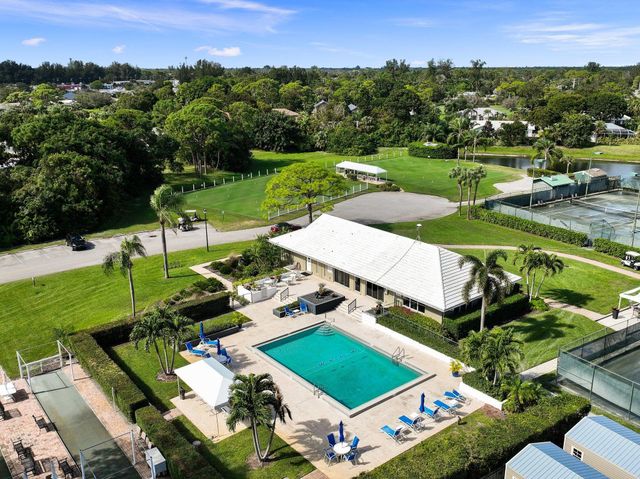 3374 SE Fairway E, Stuart, FL 34997