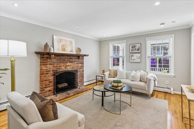 32 E LINDEN ST, Alexandria, VA 22301