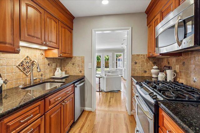 32 E LINDEN ST, Alexandria, VA 22301