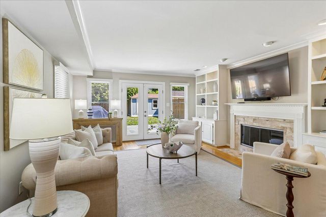 32 E LINDEN ST, Alexandria, VA 22301
