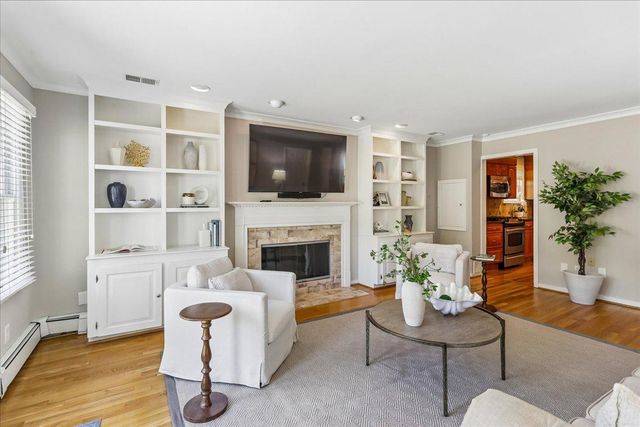 32 E LINDEN ST, Alexandria, VA 22301