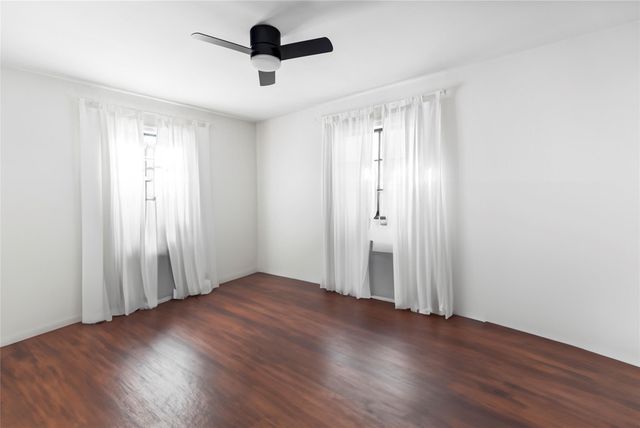 517 N Avenue F, Elgin, TX 78621