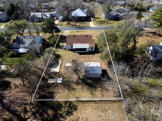 517 N Avenue F, Elgin, TX 78621