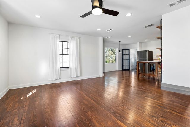 517 N Avenue F, Elgin, TX 78621