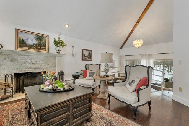 16 Fox Run Lane, Salem, NH 03079