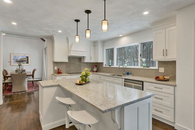 16 Fox Run Lane, Salem, NH 03079