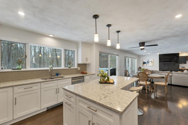 16 Fox Run Lane, Salem, NH 03079