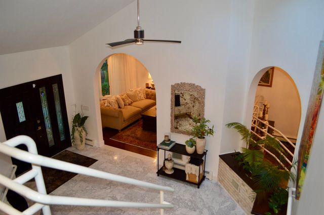16 Fox Run Lane, Salem, NH 03079