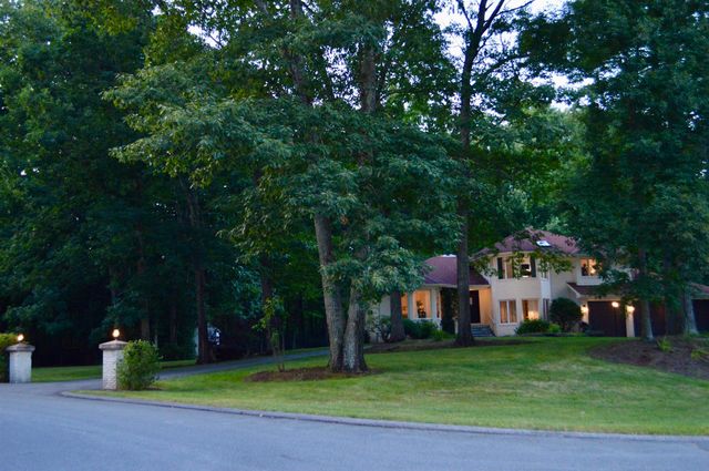 16 Fox Run Lane, Salem, NH 03079