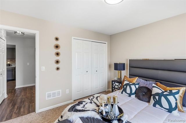 30513 Hidden Pines Lane, Roseville, MI 48066
