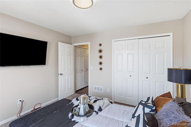 30513 Hidden Pines Lane, Roseville, MI 48066