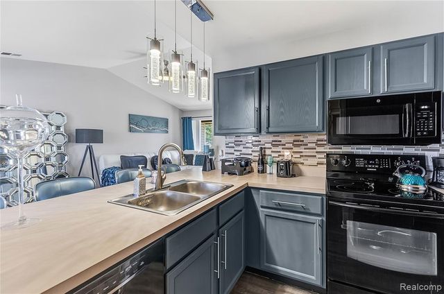 30513 Hidden Pines Lane, Roseville, MI 48066
