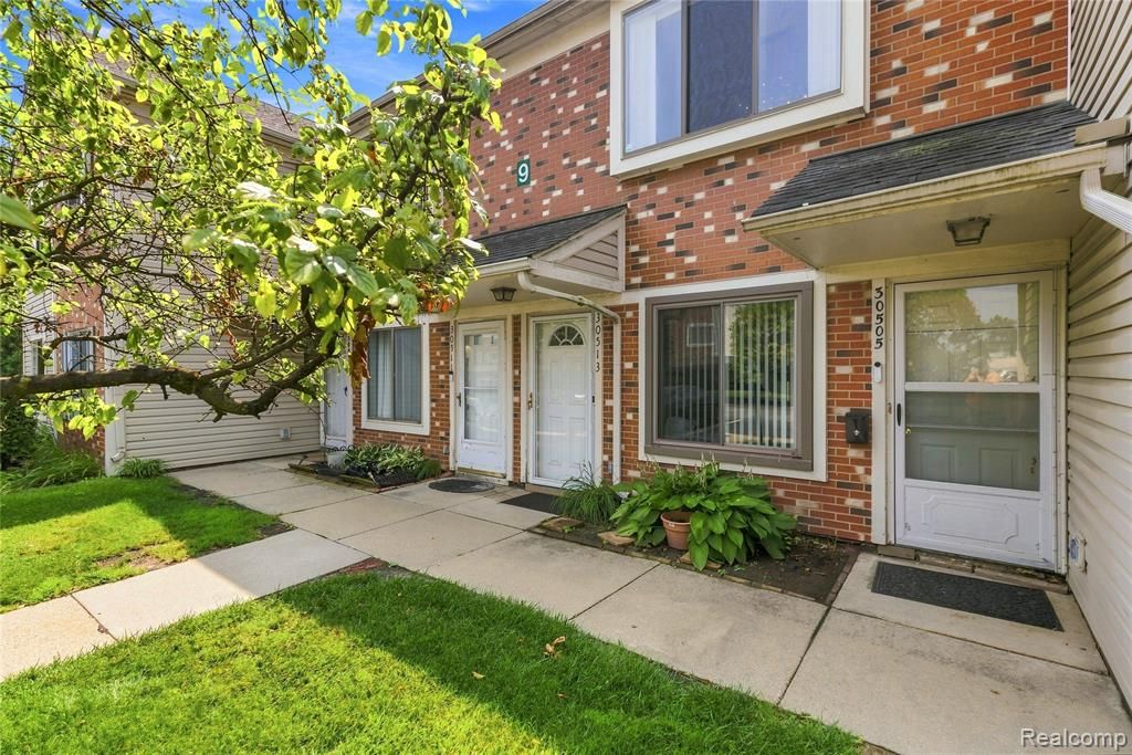 30513 Hidden Pines Lane, Roseville, MI 48066
