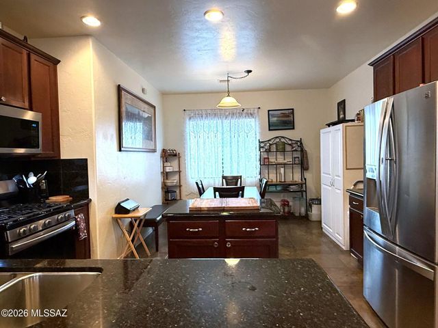 1684 S Tenen Pass Drive, Benson, AZ 85602