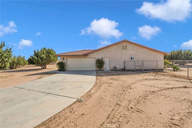 8626 Coyote Trail, Oak Hills, CA 92344