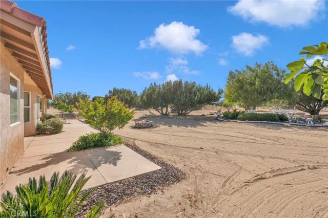 8626 Coyote Trail, Oak Hills, CA 92344