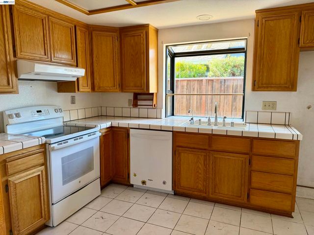 2061 Eilene Dr, Pleasanton, CA 94588