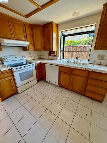 2061 Eilene Dr, Pleasanton, CA 94588