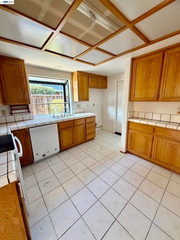 2061 Eilene Dr, Pleasanton, CA 94588