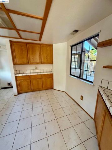 2061 Eilene Dr, Pleasanton, CA 94588