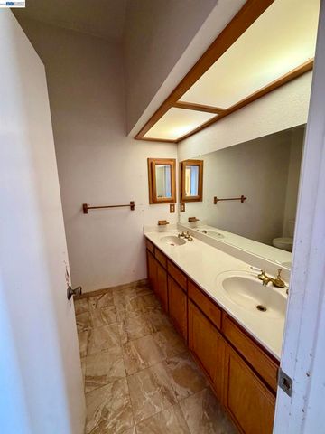 2061 Eilene Dr, Pleasanton, CA 94588