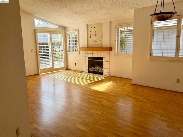2061 Eilene Dr, Pleasanton, CA 94588